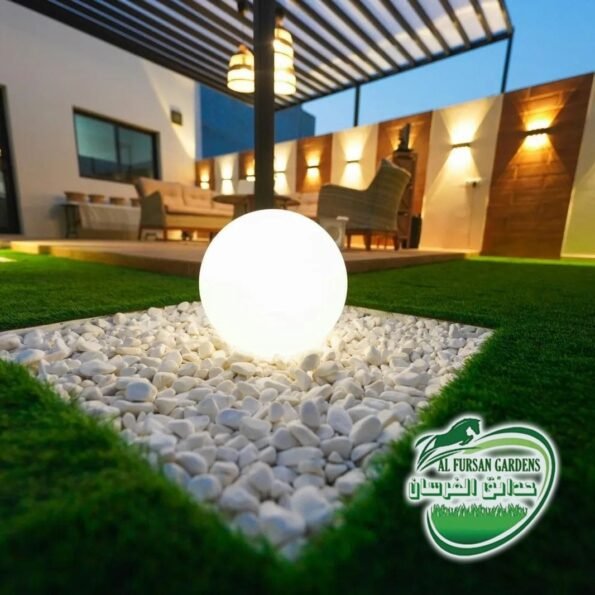 عشب صناعي في الحدائق المنزلية