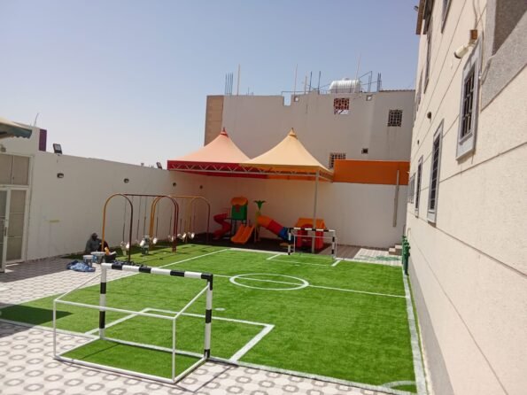 ملعب خاص كرة قدم بمدرسة حكومية — حدائق الفرسان