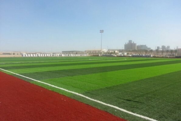 تركيب العشب الصناعي للملاعب